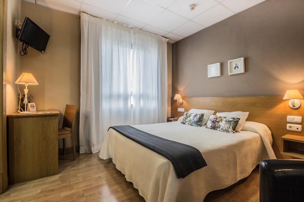 Hotel Casa Jacinto Pamplona Burlada Rum bild