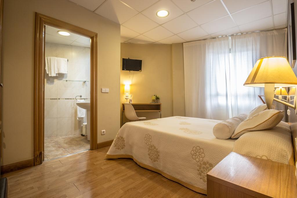 Hotel Casa Jacinto Pamplona Burlada Rum bild