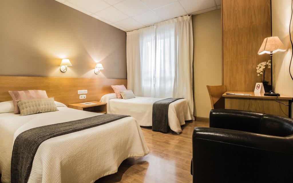 Hotel Casa Jacinto Pamplona Burlada Rum bild