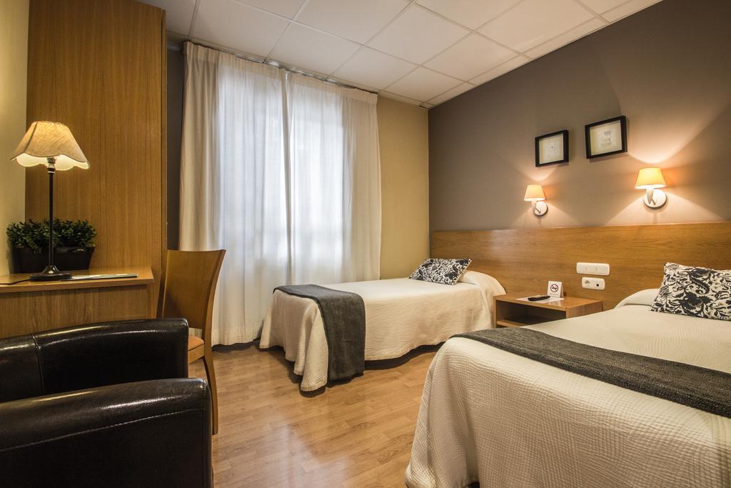 Hotel Casa Jacinto Pamplona Burlada Rum bild