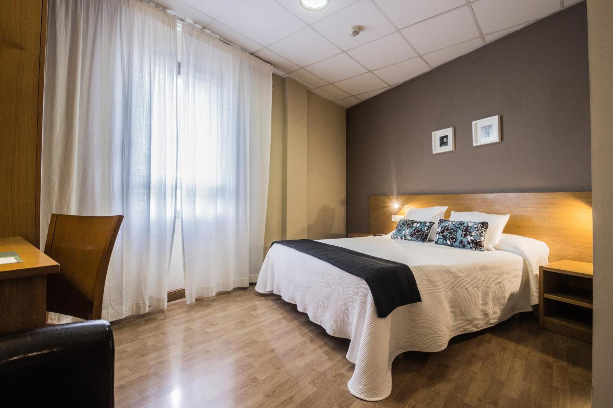 Hotel Casa Jacinto Pamplona Burlada Rum bild